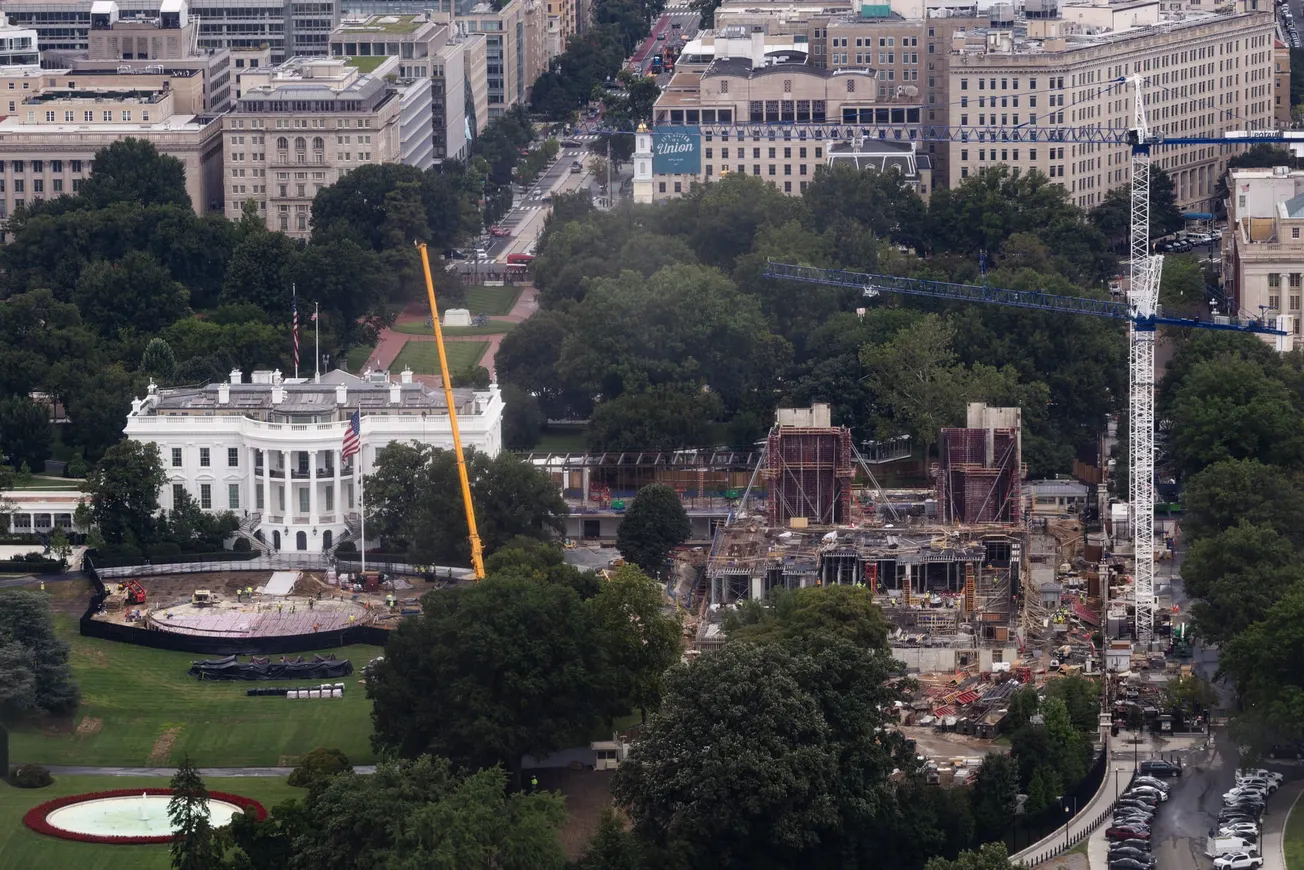 Supreme Court's chief justice allows work on Trump’s $400M White House ballroom to continue for now