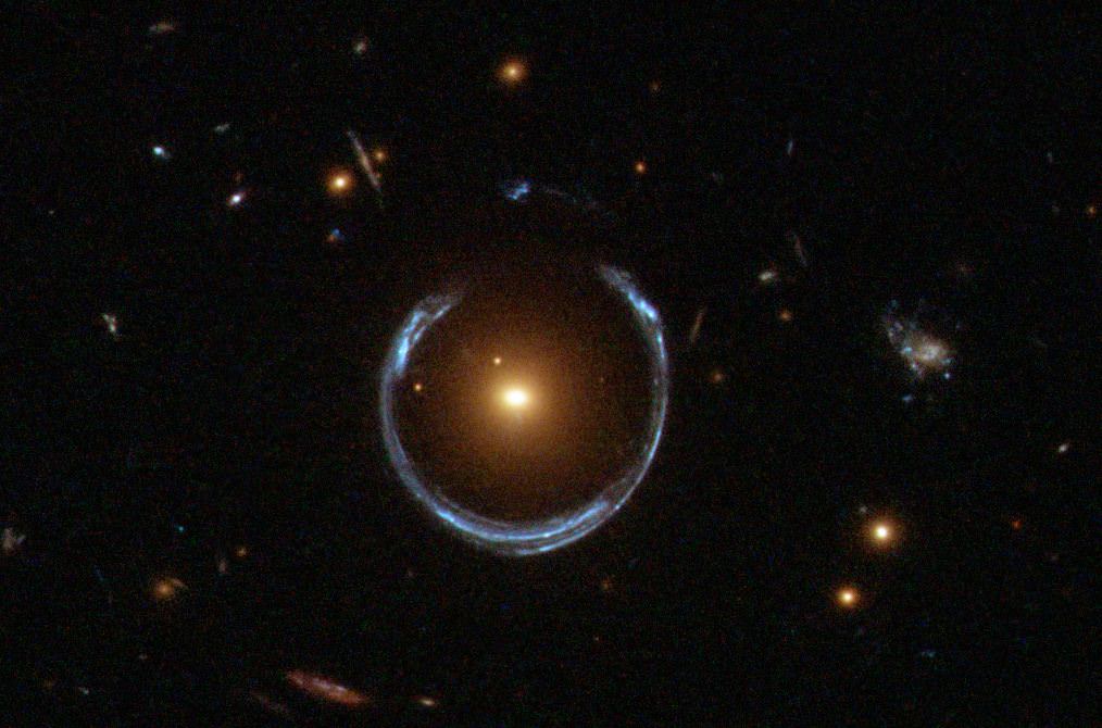 hubble anneau einstein fer a cheval