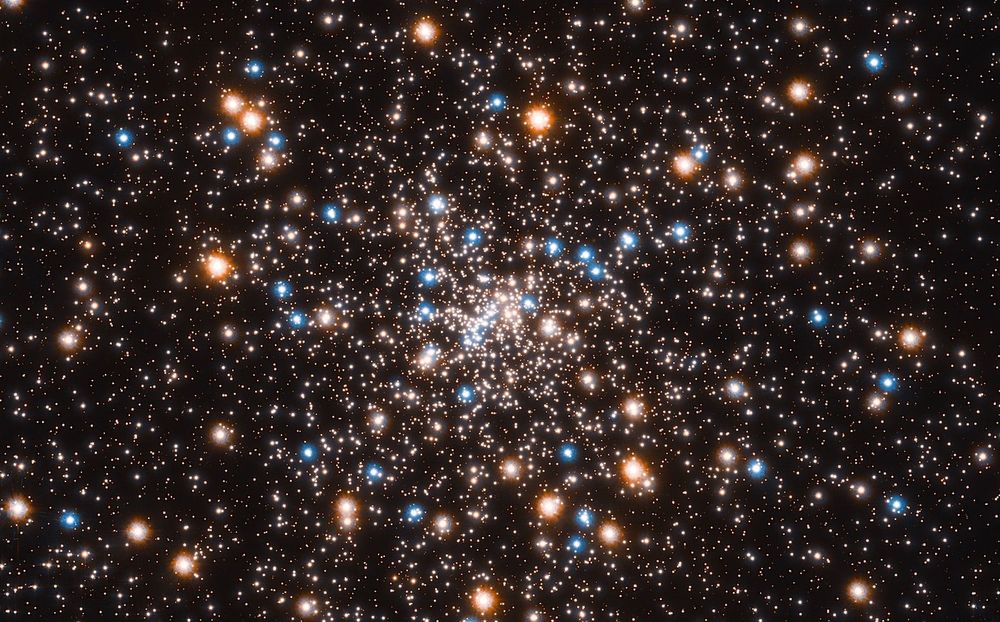 Des astronomes découvrent un potentiel "amas" de trous noirs dans une zone spécifique de l'espace