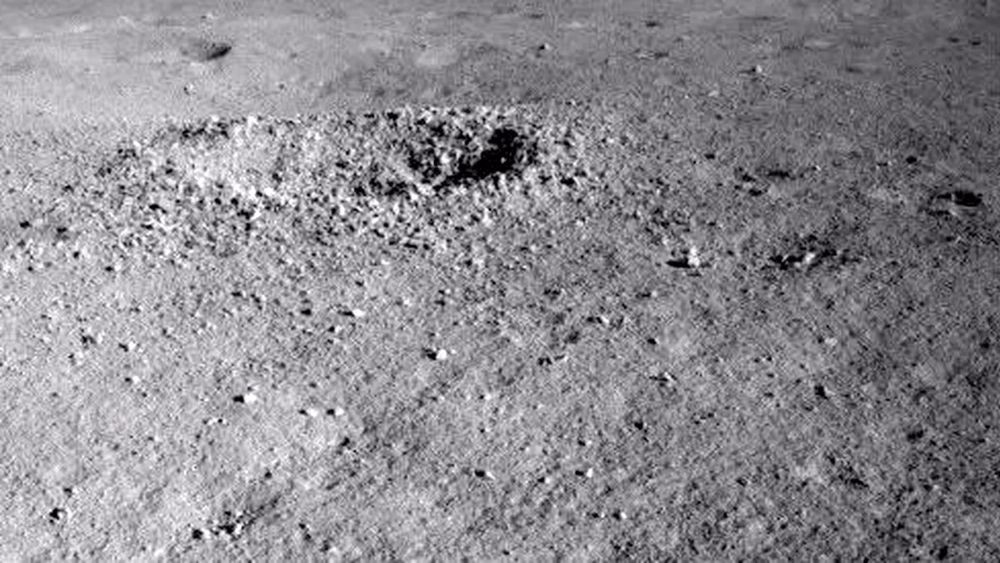 Un rover lunaire chinois découvre un étrange matériau « semblable à un gel » sur la Lune