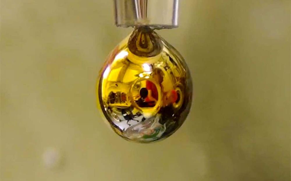 De l'eau pure transformée en "métal" pour la première fois