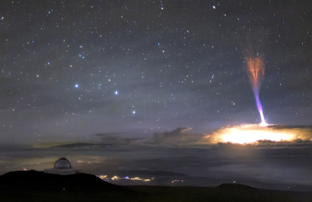 Des étonnants farfadets et jets bleus photographiés simultanément dans le ciel d'Hawaï