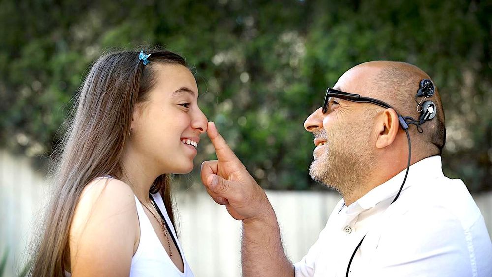 Un implant cérébral permet aux aveugles de « voir » à travers une caméra