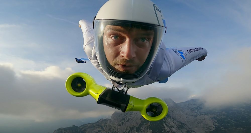 Innovation : un wingsuit électrique permettant de voler à 300 km/h