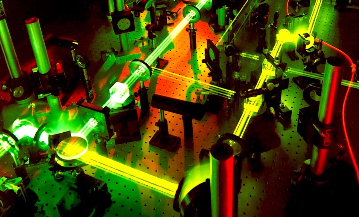 Des chercheurs ont conçu le laser de plus haute intensité au monde : 100 trilliards de watts par cm²