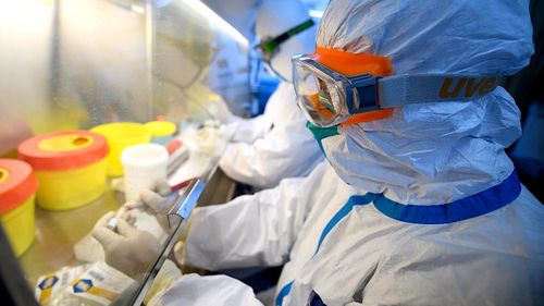 COVID : une femme de 90 ans décède après avoir été infectée par les variants Alpha et Beta simultanément