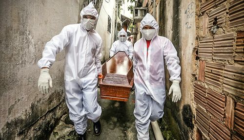 COVID : Une ville brésilienne aurait atteint l'immunité collective, mais en a payé le prix fort