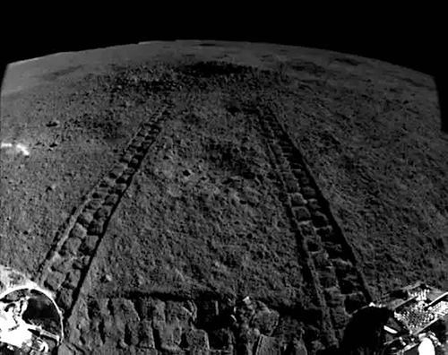 De nouvelles images de l'étrange substance "gélatineuse" trouvée sur la Lune viennent d'être publiées