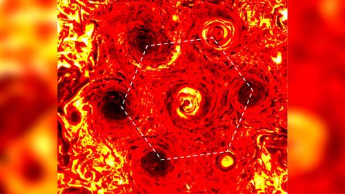 Le mystère des gigantesques tempêtes géométriques de Jupiter est sur le point d'être résolu