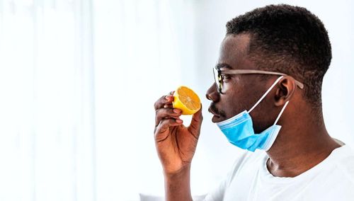 Perte d'odorat post-COVID : la récupération peut prendre plus d'un an