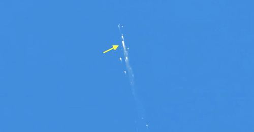 VIDÉO : un ancien satellite de la NASA se désintègre de façon spectaculaire dans l'atmosphère