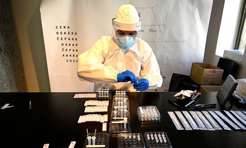 COVID : le dépistage de masse en Slovaquie a fortement contribué à réduire les infections de 60%