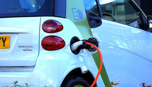 Les voitures électriques couteraient jusqu'à 40% de moins à entretenir que celles à essence