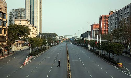 Des images de drone montrent une ville de Wuhan fantôme, pendant la plus grande quarantaine de l'histoire