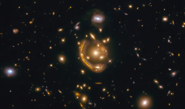 Découverte de l'un des anneaux d'Einstein les plus grands et les plus complets jamais observés