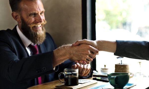 Une nouvelle étude révèle qu'une « barbe virile » peut aider à augmenter les ventes