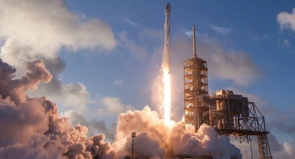 SpaceX lance son service de réservation de lancement spatial en ligne. Les prix débutent à un million de dollars...