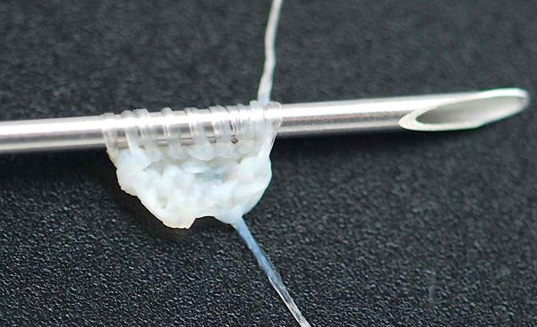 Ce fil issu de cellules de peau humaine pourrait être utilisé pour fabriquer du tissu de greffe implantable