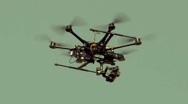 Le Royaume-Uni a développé un drone de combat autonome (IA) muni de deux fusils