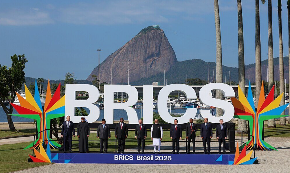 BRICS | HOW NATIONS (BRICS & BEYOND) ARE BREAKING THEIR DEPENDENCY ON THE USD + WESTERN SYSTEMS