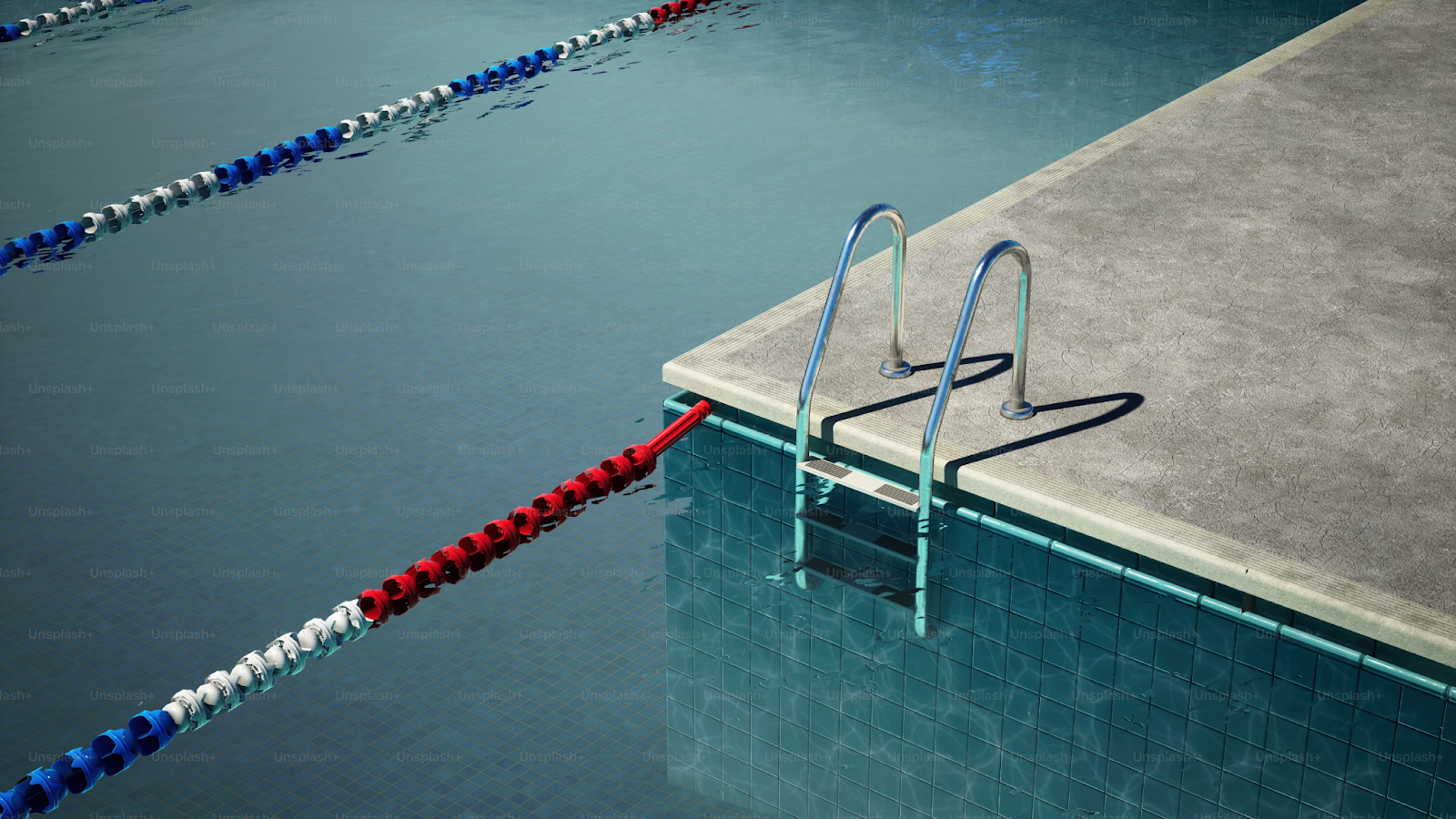 Piscina con escalera y barreras flotantes
