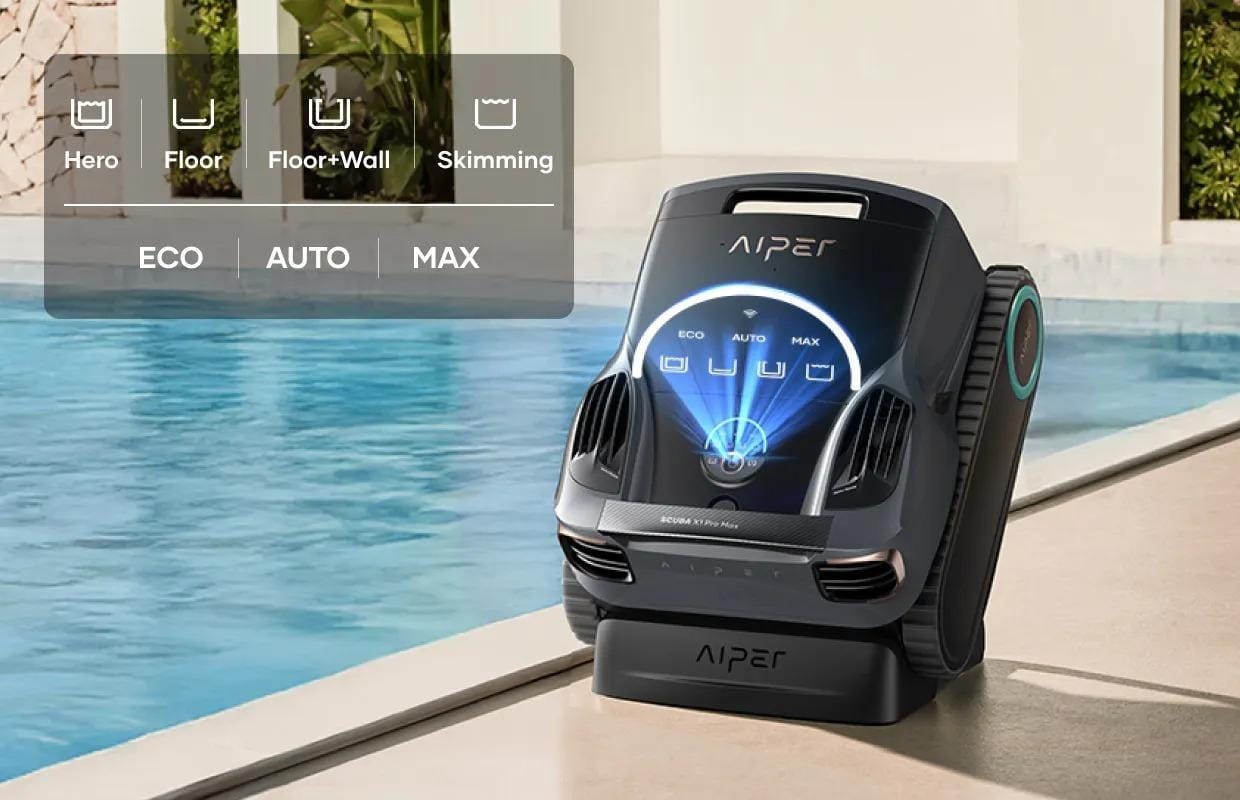 Robot piscine Aiper Scuba X1 Pro Max sur station de charge affichant les modes de nettoyage ECO, AUTO et MAX au bord d’une piscine
