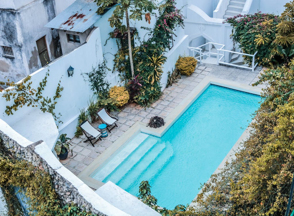 Petite piscine dans le jardin