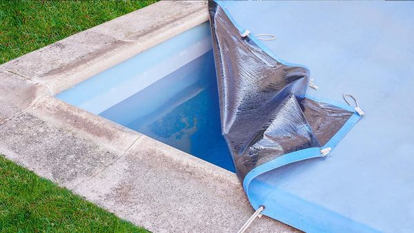 How to Get Water Off a Pool Cover Without a Pump