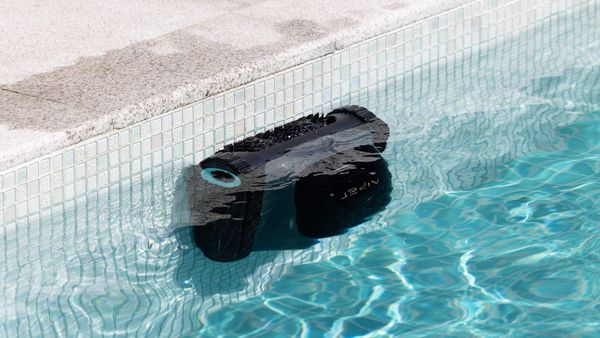 Aiper pool cleaner robot cleaning waterline
