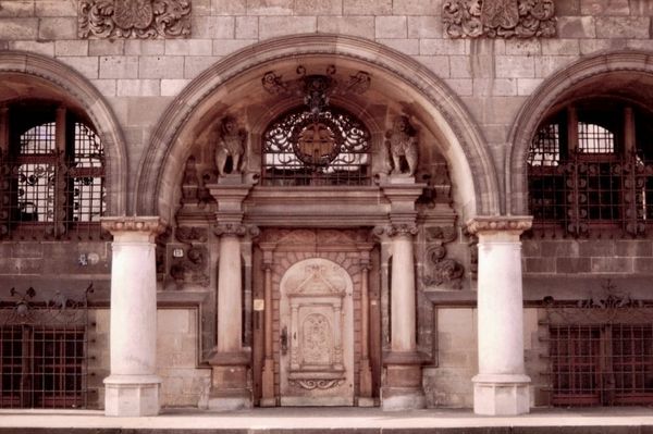 Photograph of the entrance portal of Duisburg City Hall (Rathaus) taken in 1977. 