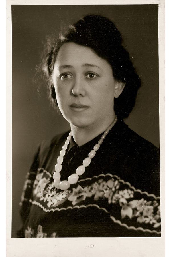 Der Enkelsprung: Fotografen-Haushalt mit Hund, Olmütz, Frühjahr 1942