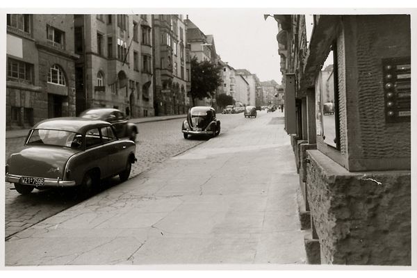 Familien-Neustart in Stuttgart: Foto Rafael, 1955