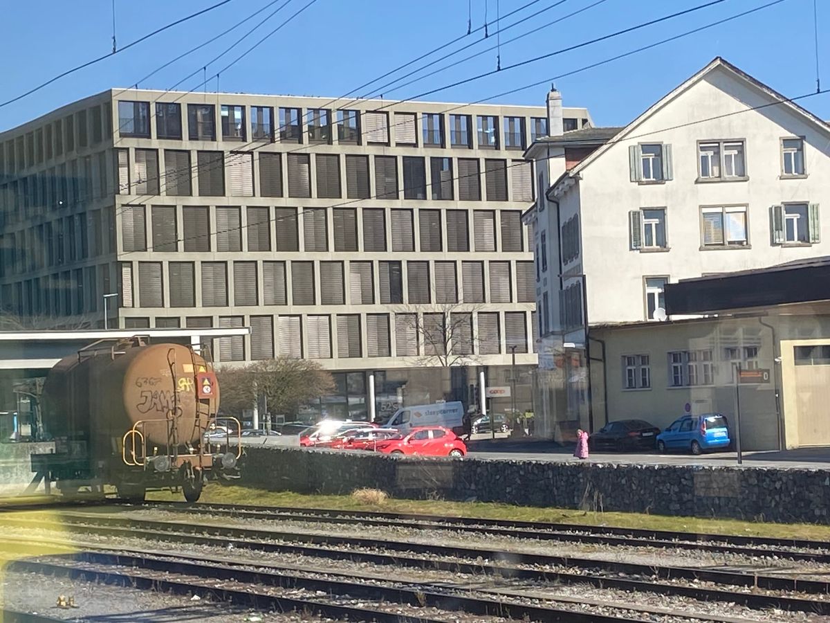 Zwei EDU/SVP-Grossräte: darf Dozentin an der FHNW mit Hijab unterrichten?