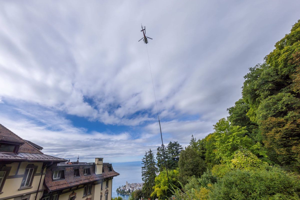 Spektakuläre Heli-Installation für klimafreundliche Heizung