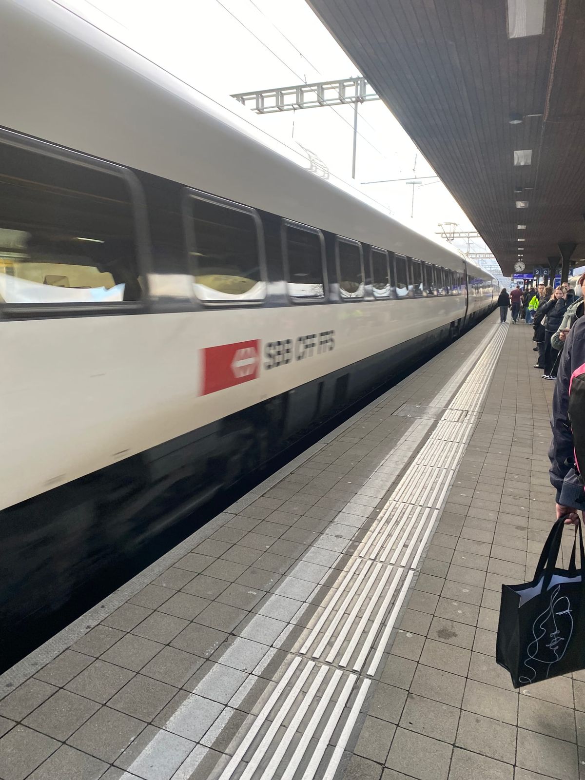 Mit dem Fahrplan 2026 wird das Angebot im Fricktal sowie am Abend und am Wochenende auf den Bahnlinien der AVA und auf weiteren Linien verbessert