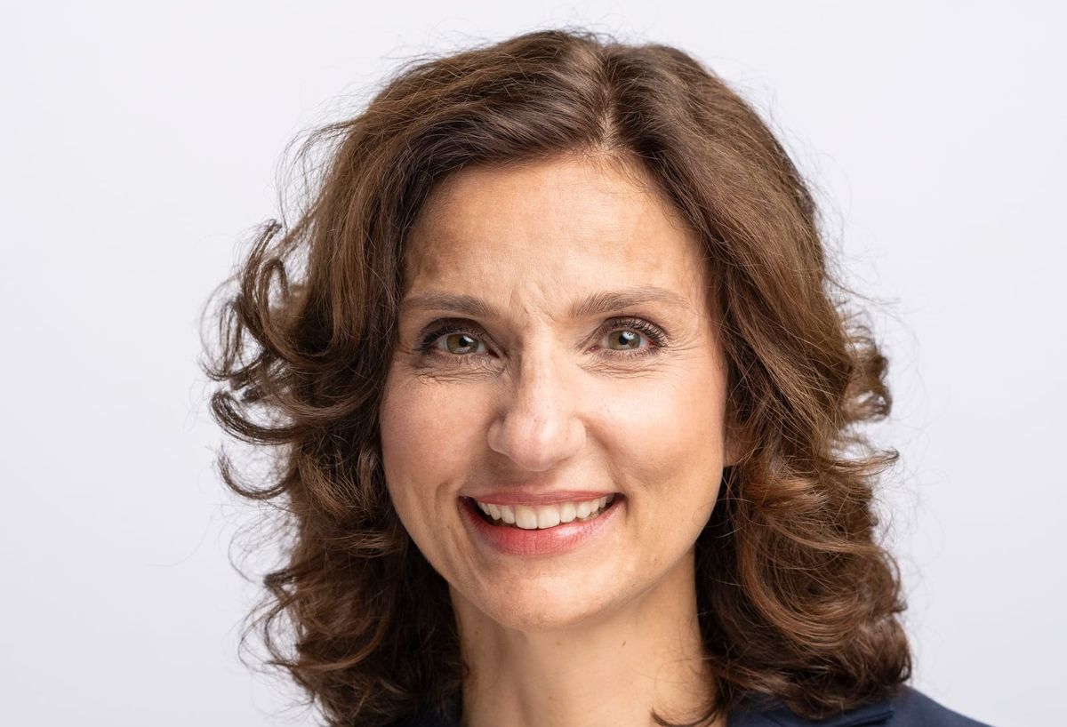 Gabriela Suter will mit "Sharrows" Mischverkehrs-Markierungen für Velos auf engen Strassen ermöglichen - Bund prüft das Anliegen