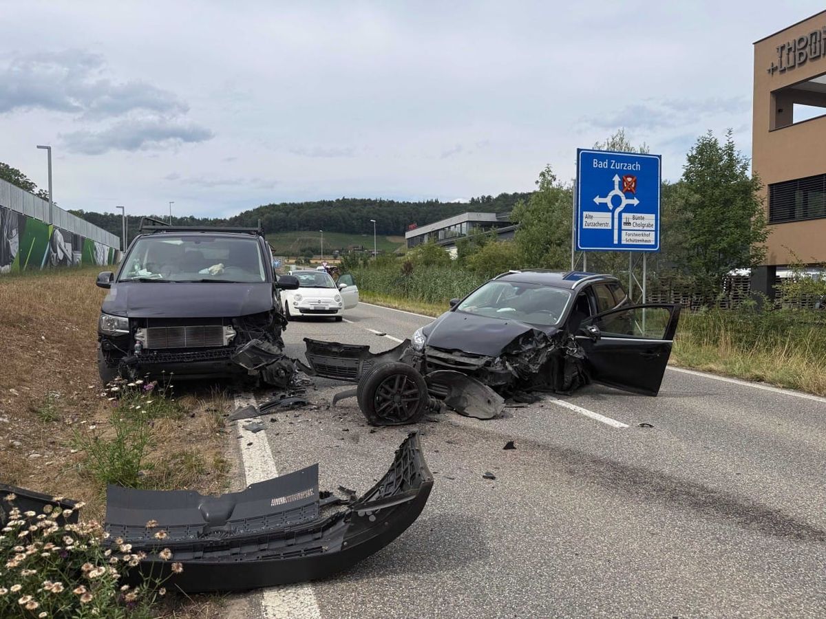 Tegerfelden: Frontalkollision fordert eine verletzte Person