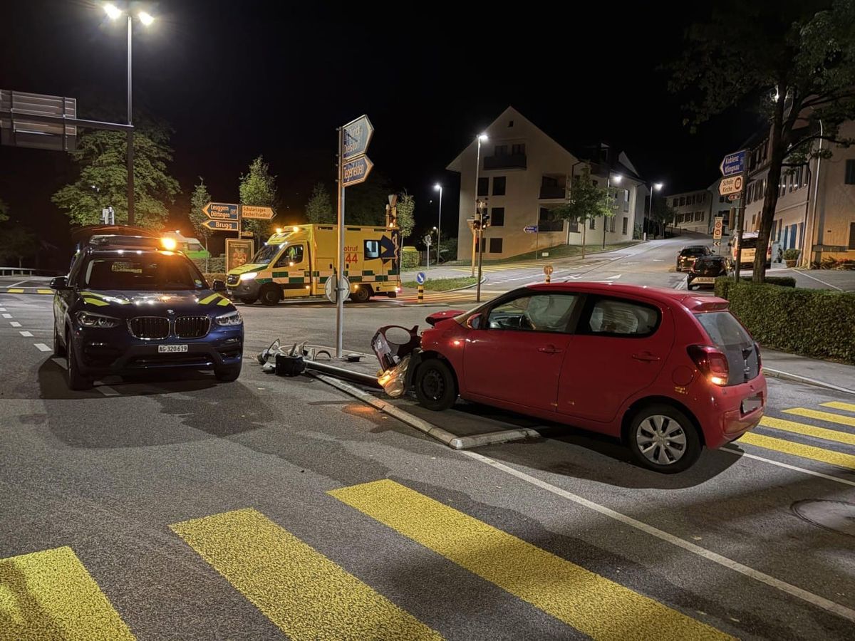 Döttingen: Gegen Signalmast geprallt