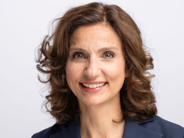 Gabriela Suter will wissen: wann geht es beim PV-Projekt Autobahn-Halbüberdeckung Lenzburg endlich vorwärts?