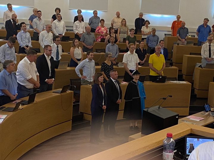 Inpflichtnahme von Rebecca Bänziger und Nicola Camelin.                                      Foto: MKU