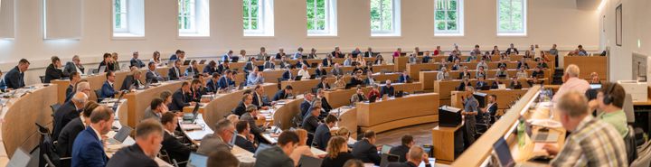 Nach Redeschlacht zu SVP-Motion: knappe Mehrheit will, dass Regierung alles in ihrer Kompetenz tut, damit möglichst rasch ein neues KKW im Aargau kommt