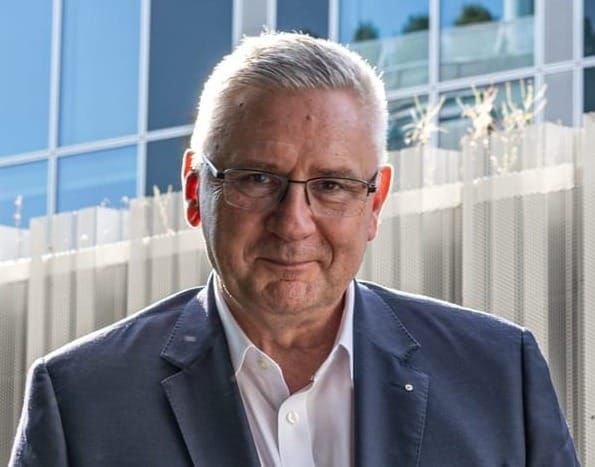 Andreas Glarner: nur Fragebogen statt persönliche Asyl-Anhörung für Afghaninnen?