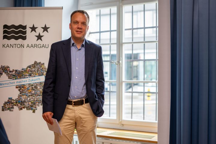 Steuern Reaktion 5: SVP verlangt Steuersenkung um 8 Prozent