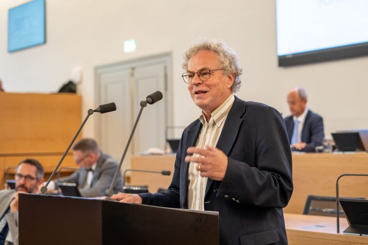 Grosser Rat empfiehlt Initiative der Jungen SVP "Arbeit muss sich lohnen" mit 67 : 64 Stimmen zur Annahme