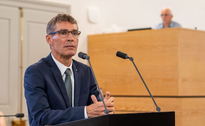 Lukas Pfisterer (FDP): Wir können einmalig, wir reden nur vom Budget 26, acht Prozent Steuerfussreduktion gewähren