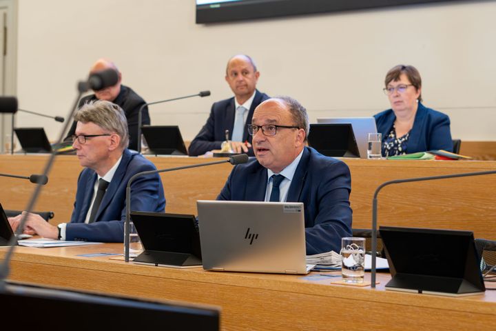 Grosser Rat plant keine SNB-Ausschüttung ein, dafür 25 Mio. Franken mehr Steuereinnahmen -  Asyl-Verpflegungsgeld wird  nicht gekürzt - Mittagspause bis 14 Uhr