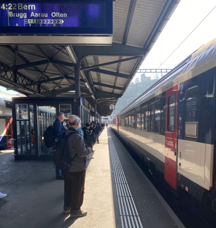 Fahrgäste mit öffentlichem Verkehr zufrieden - aber Kritik an Preis-Leistungs-Verhältnis