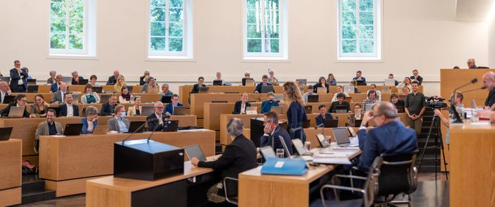 Grosser Rat: bekommt Aargau heute eine Staatsquoten- und Verwaltungsbremse sowie ein  Kunstverbot bei Tiefbauten? - verfolgen Sie hier die Debatte