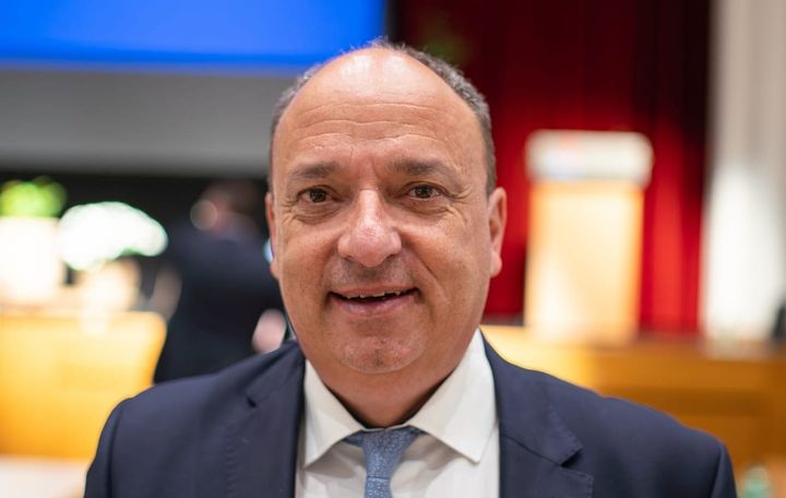 Befragung kantonaler Mitarbeitender zeigt hohe Identifikation und Leistungsbereitschaft