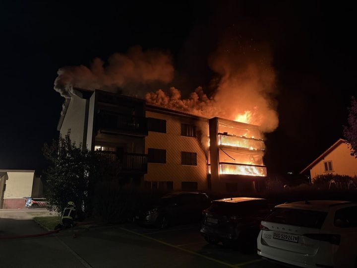 Erlinsbach: Mehrfamilienhaus nach Brand auf Balkon unbewohnbar